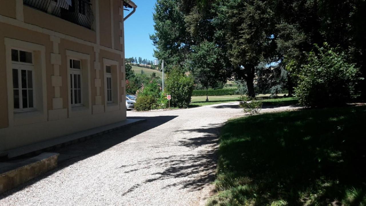 Orangerie du Château Marith - Chambres et Gîtes avec Piscine Clairac  Exterior foto